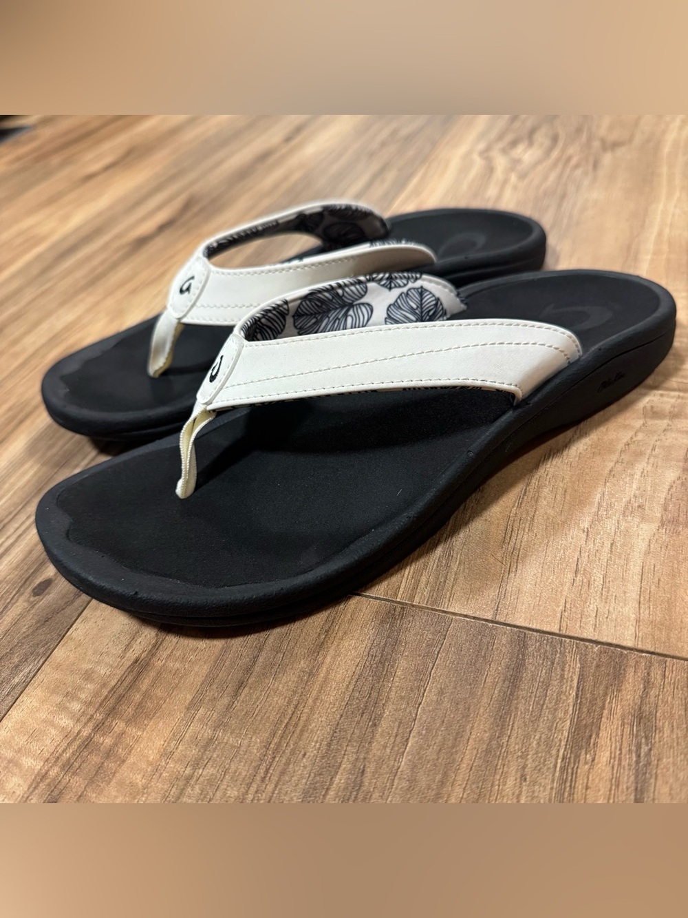 OluKai 'Ohana Sandals Flip Flop W8 US EUR 38 Womens Everyday Outdoor Pool Beach